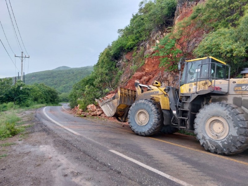 Liberan vías federales obstruidas por sismo