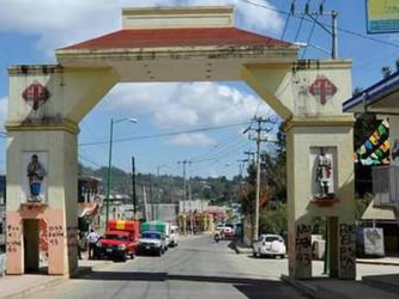 Libre paso a Oxchuc tras retiro de bloqueos