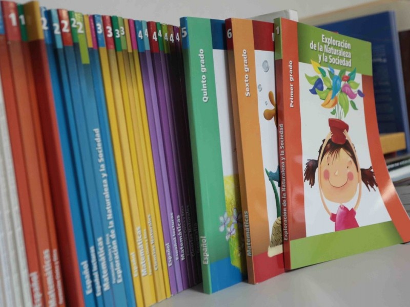 Libros de texto son distribuidos en escuelas de Nuevo León
