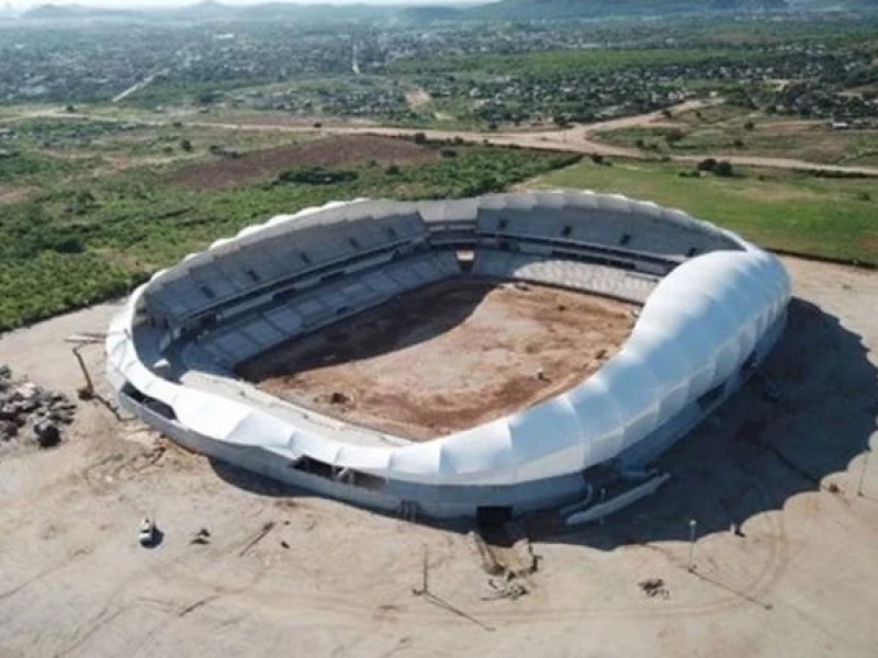 Licita gobierno dos elevadores para el estadio de fútbol