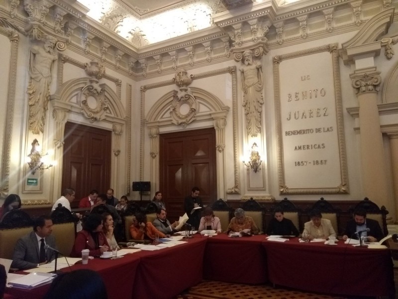 Licitaciones generan debate en el cabildo poblano