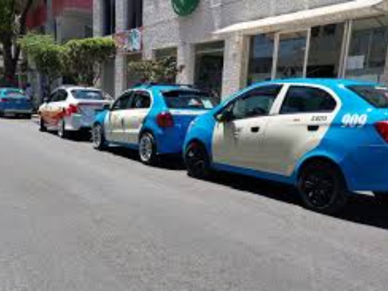 Líderes de taxis piden a compañeros no abusar de cobro Líderes de taxis piden a compañeros no abusar de cobro