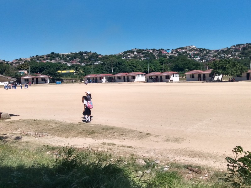 Liga de fútbol continúa rescate del campo 