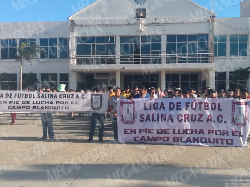 Liga de Fútbol se manifiesta a favor del campo Blanquito