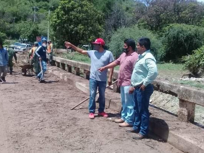 Limpian calles y ríos de Piaxtla y Chinantla tras lluvias