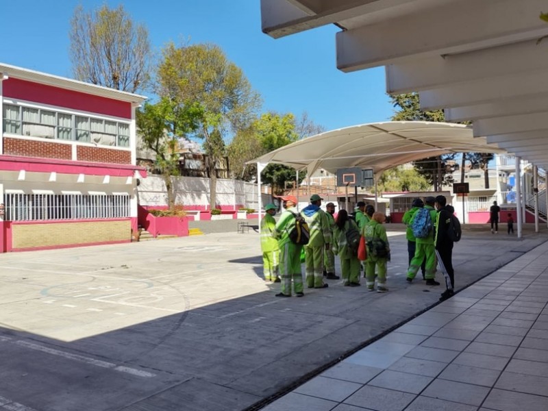 Limpian escuelas en CDMX para llevar a cabo vacunación