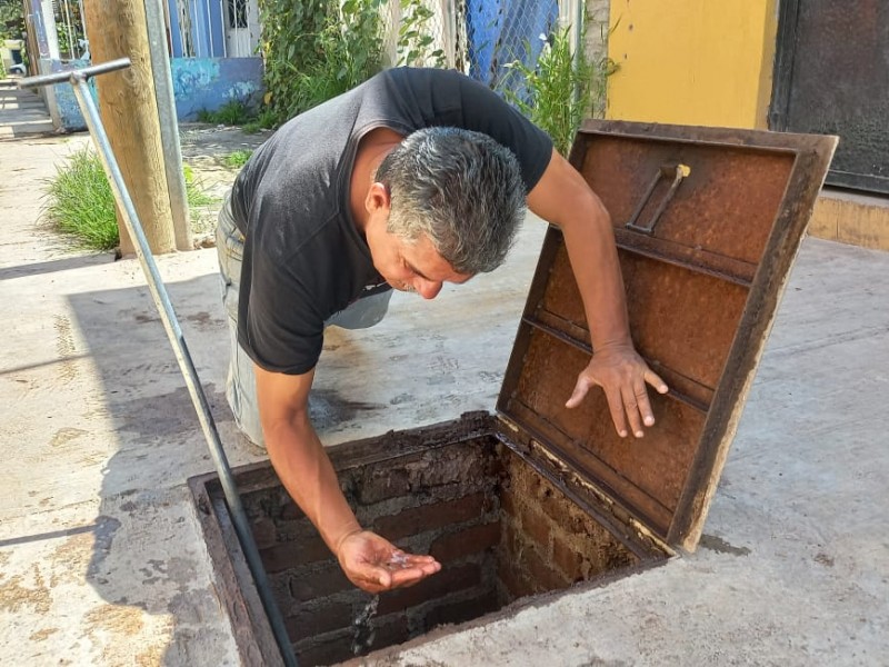 Limpian líneas de distribución de agua potable en colonias zamoranas