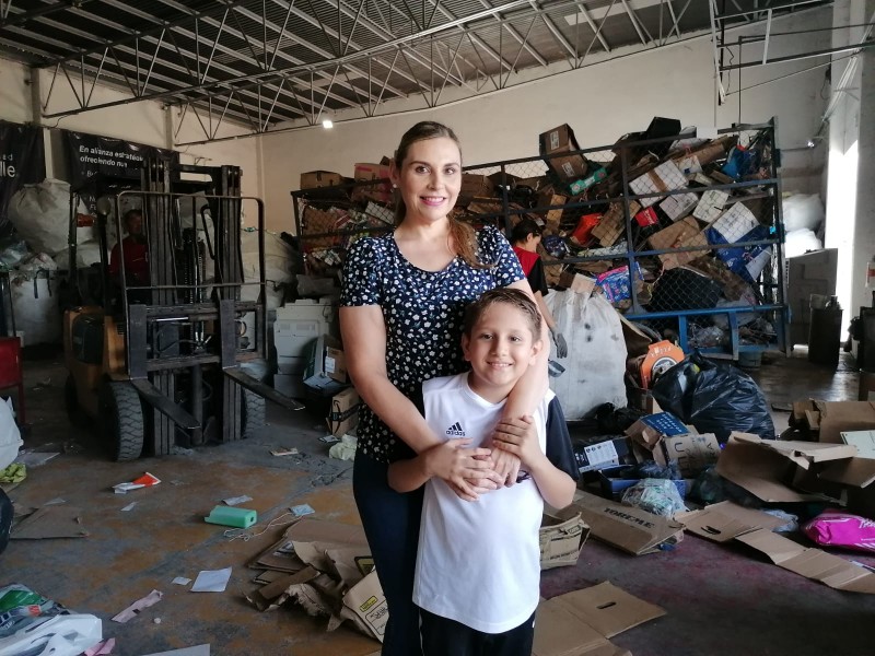 Limpian Obregón y ayudan a Santiago con material reciclado