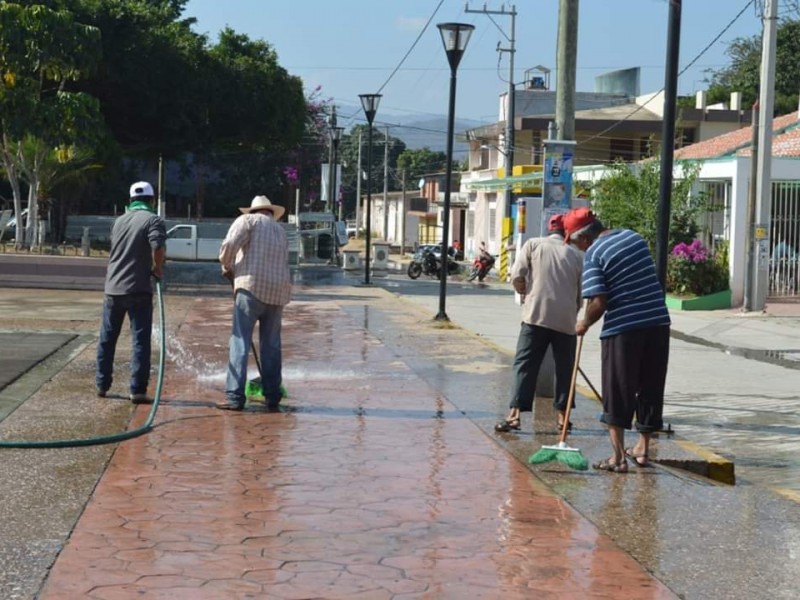 Limpian parque central de Jiquipilas