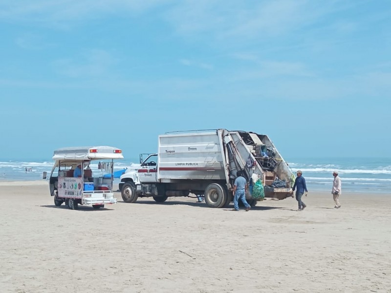 Limpian Playas de Tuxpan