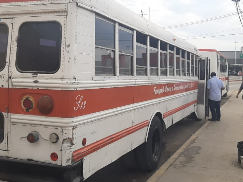 Comienzan con labores de limpieza en unidades del  trasporte