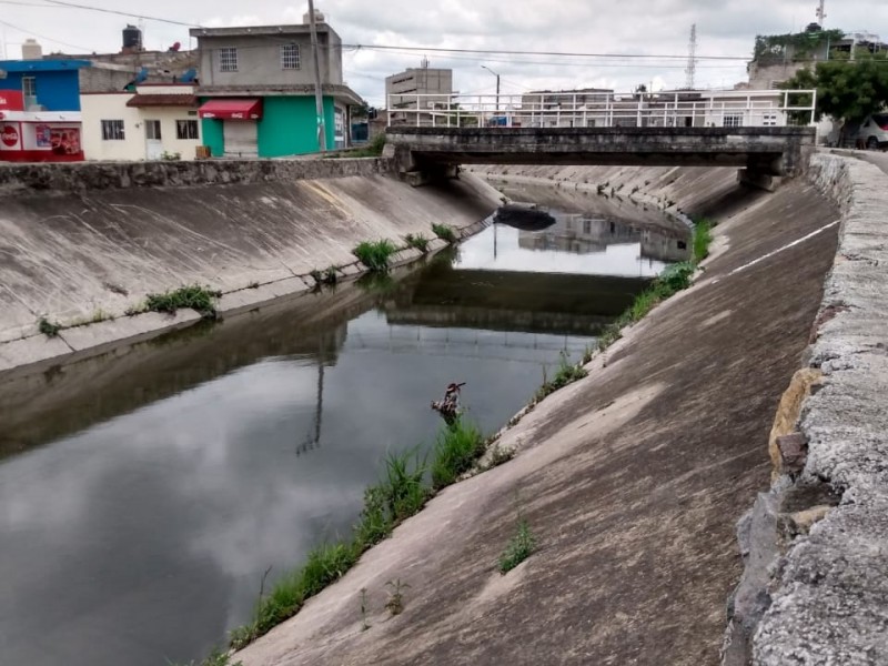 Limpieza de canales pluviales al 70%: Obras Públicas