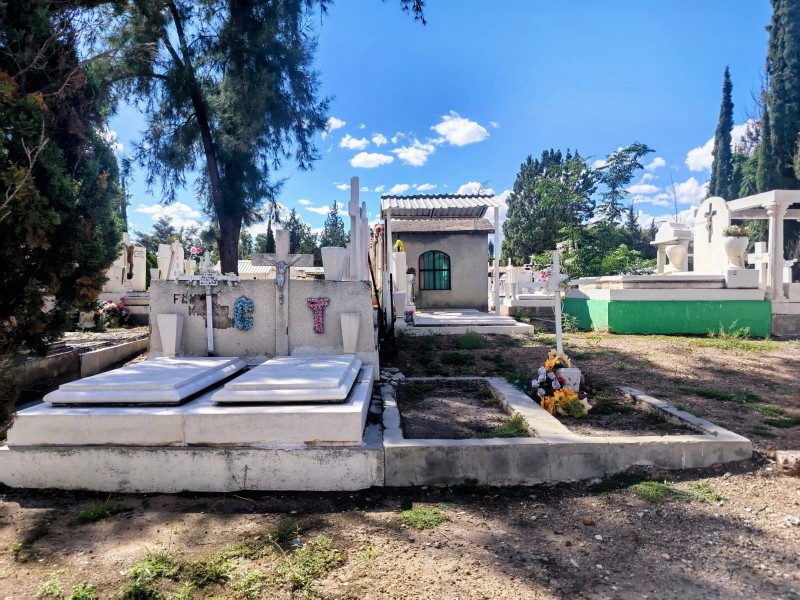 Limpieza en panteones de Durango avanza rumbo al Día de Muertos