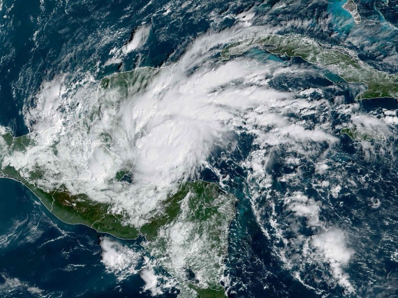 Lisa está por disiparse cerca de México y Florida