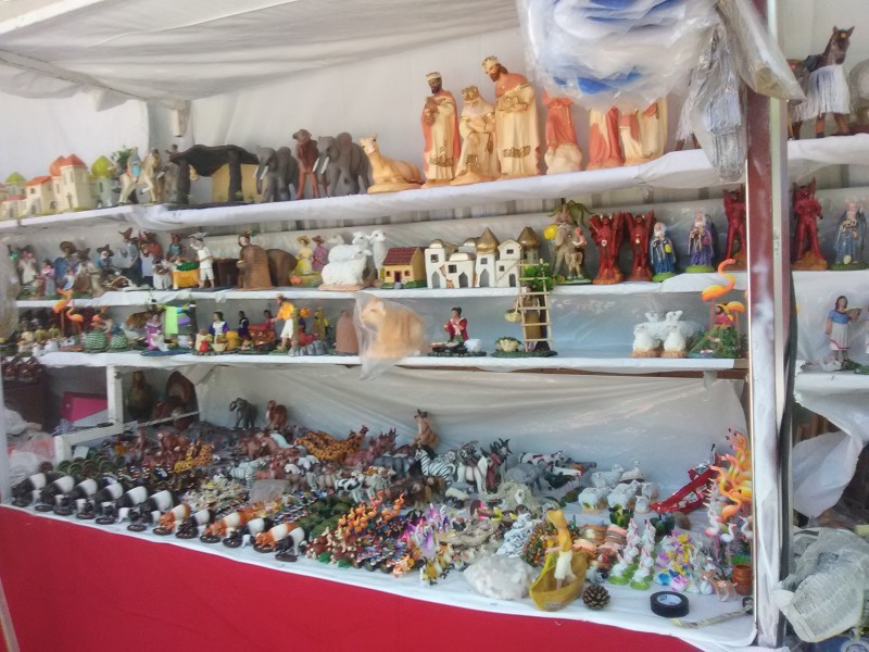 Listos comerciantes del tianguis navideño en GDL