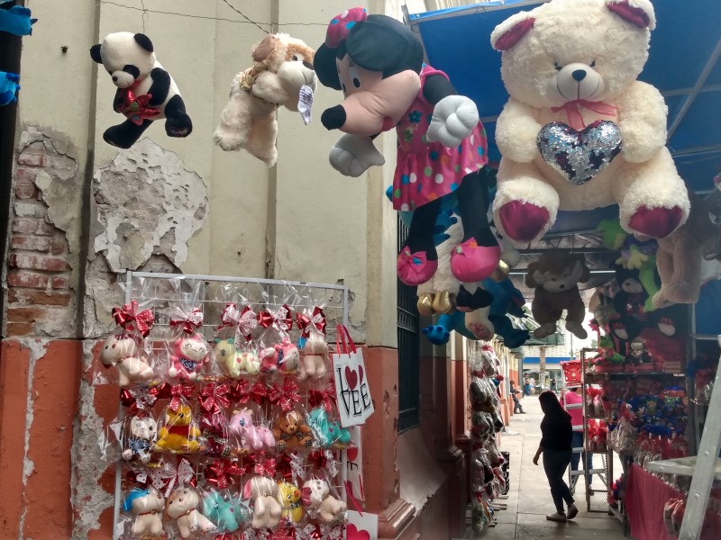 Listos comerciantes para ventas de San Valentín