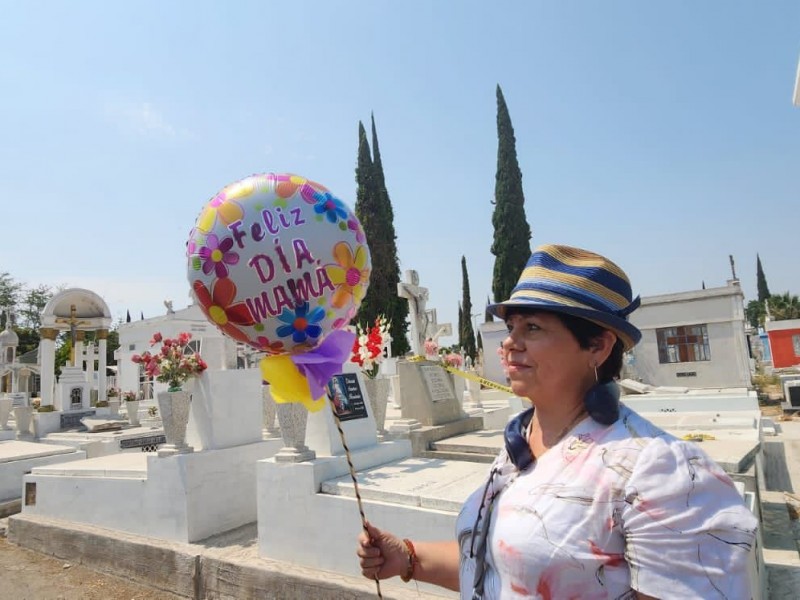 Listos operativos en cementerios por día de las madres