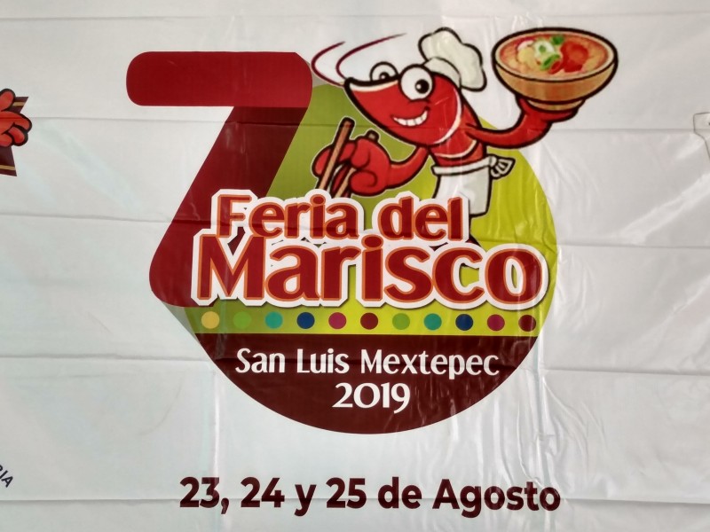 Listos preparativos para la feria del marisco.