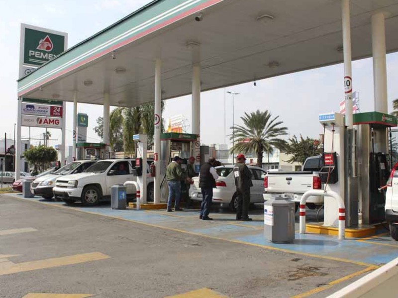 Litro de gasolina regular en Torreón cuadruplica su precio