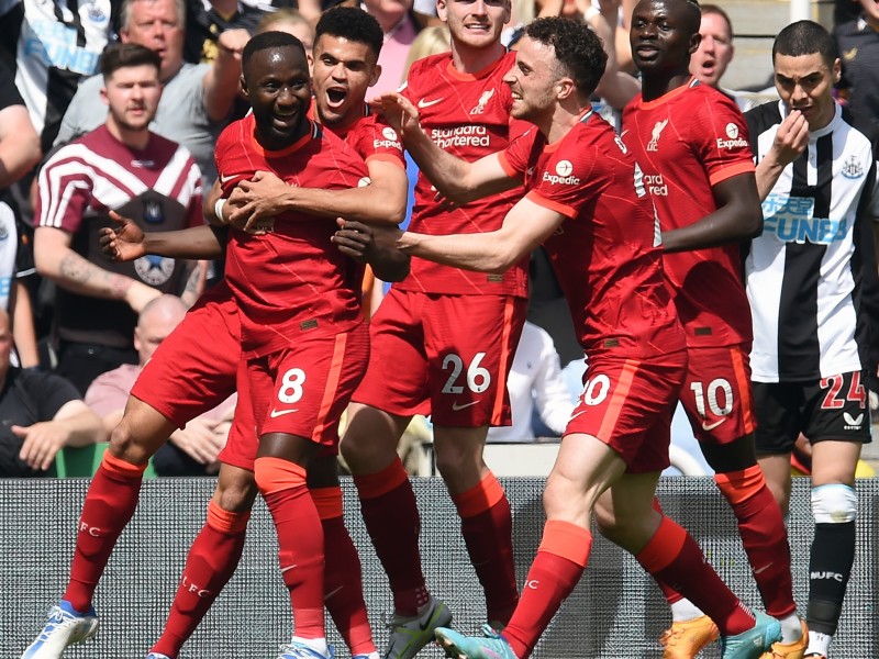 Liverpool con el pie en el acelerador en la Premier