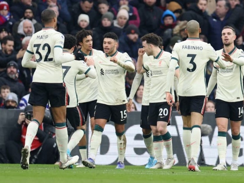 Liverpool derrota a Crystal Palace y sigue tras el City