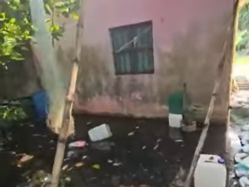 Lixiviados inundan calles, terrenos y viviendas en Coatzacoalcos