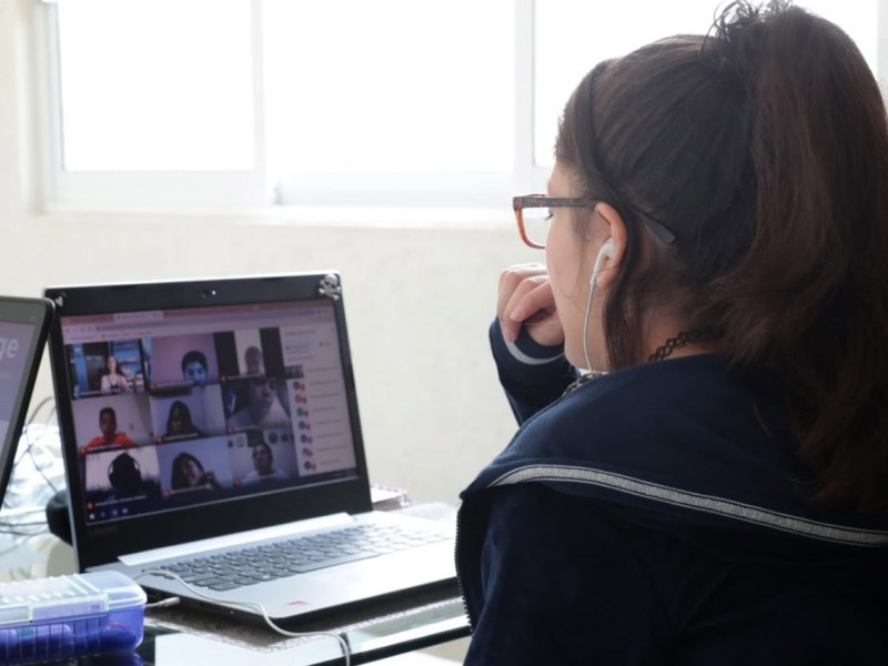 Llama a cuidar salud visual de menores en clases virtuales