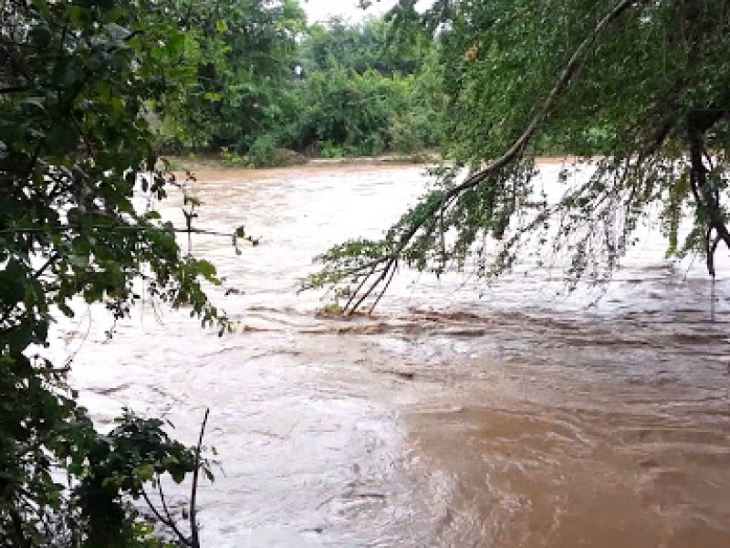 Llama a  evitar cruce de ríos y arroyos