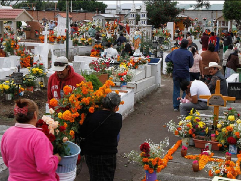 Llama iglesia a respetar protocolos sanitarios durante día de muertos