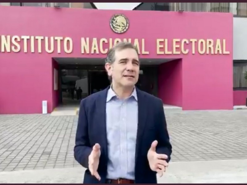 Llama Lorenzo Cordova a participar en la consulta