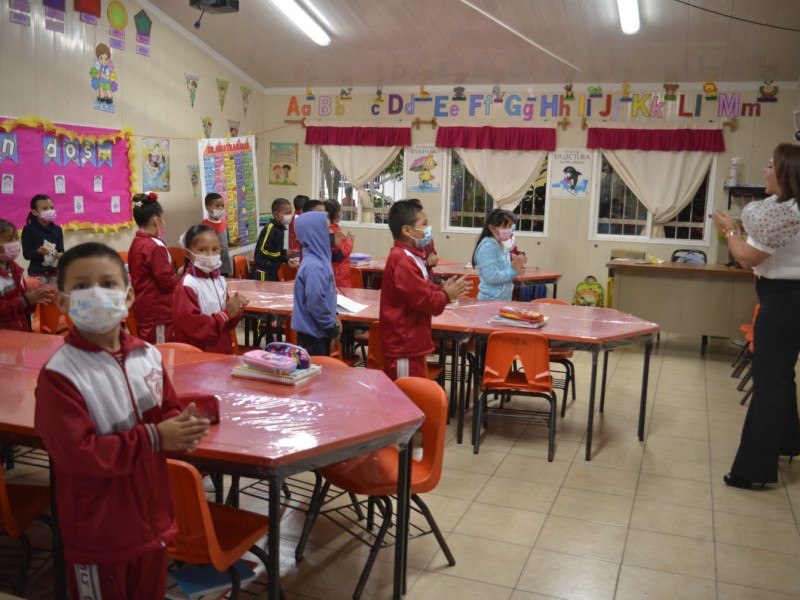 Llama SEE a denunciar escuelas que cobran cuotas obligatorias