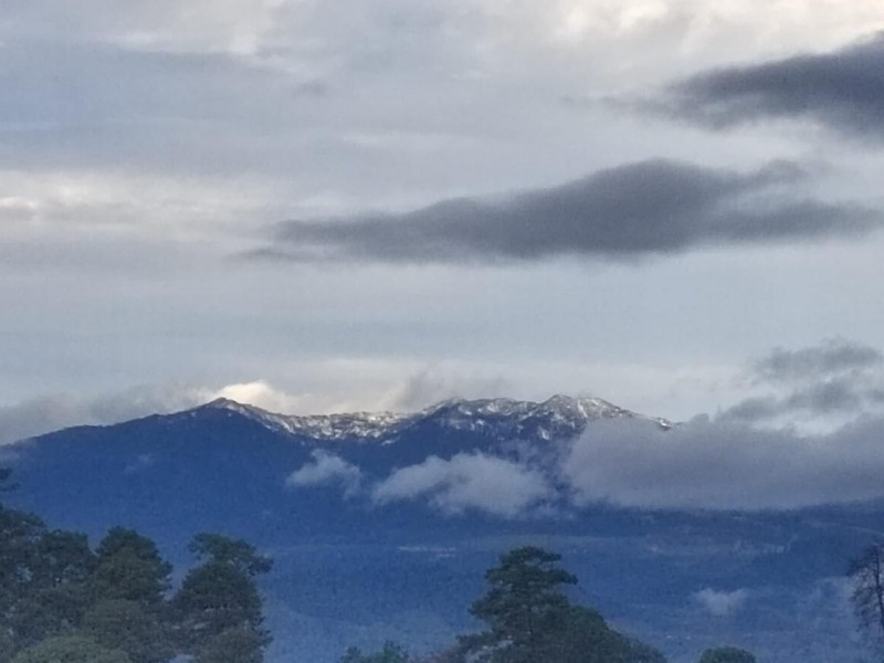 Llaman a extremar precauciones por caída de nieve en Tancítaro