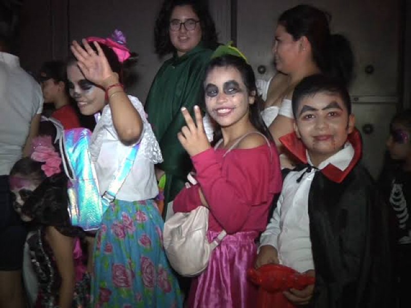 Llaman a no exponer a niños con festejos de halloween