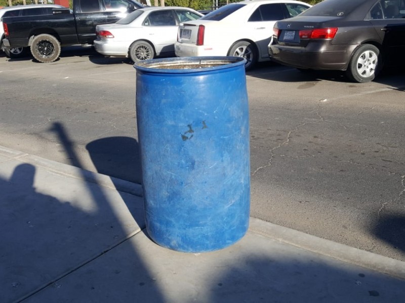 Llaman a reemplazar botes de lámina por plástico para basura