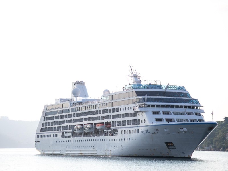 Llega a Acapulco crucero MS Regatta con 492 pasajeros