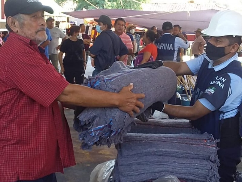 Llega a Coahuayutla apoyos para damnificados del huracán Rick