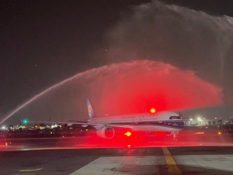 Llega a México primer vuelo directo post-pandemia desde China