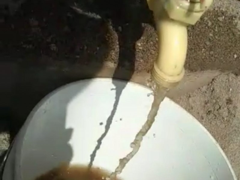 Llega agua sucia a colonia Cihuateotl denuncian vecinos
