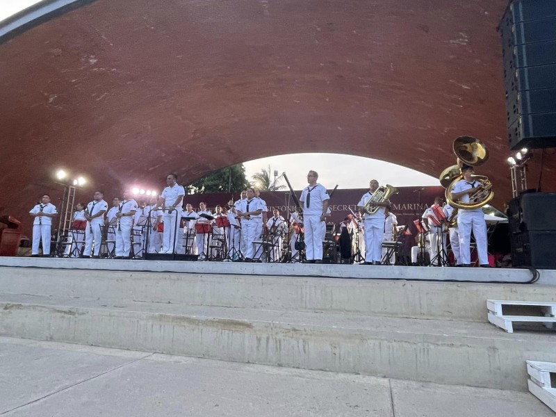 Llega banda sinfónica de la SEMAR a Salina Cruz