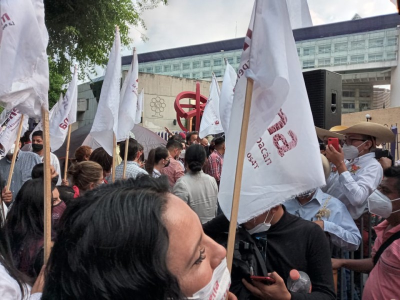 Llega caravana de Félix Salgado al INE