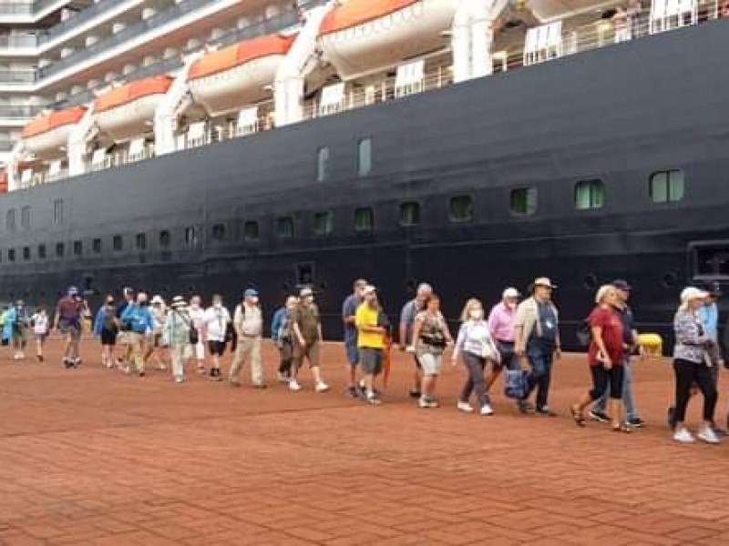 Llega crucero con mas de 2 mil pasajeros a PuertoChiapas