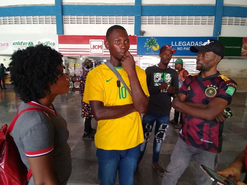 Llega grupo de migrantes haitianos a Zihuatanejo, permanecerán dos días