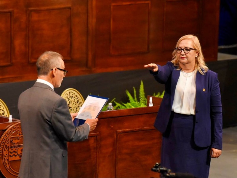 Llega la primera mujer como rectora de la Unison