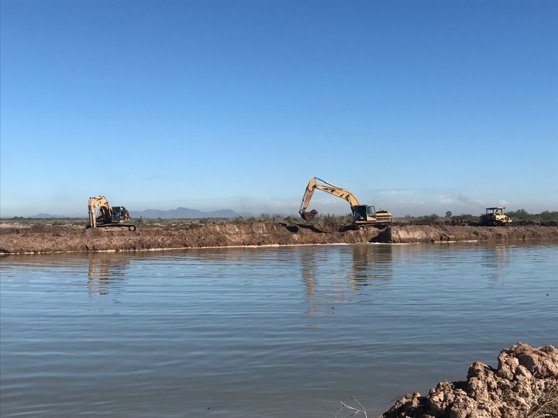 ¡Llega máquina de brazo largo! Darán mantenimiento al dren Buenaventura