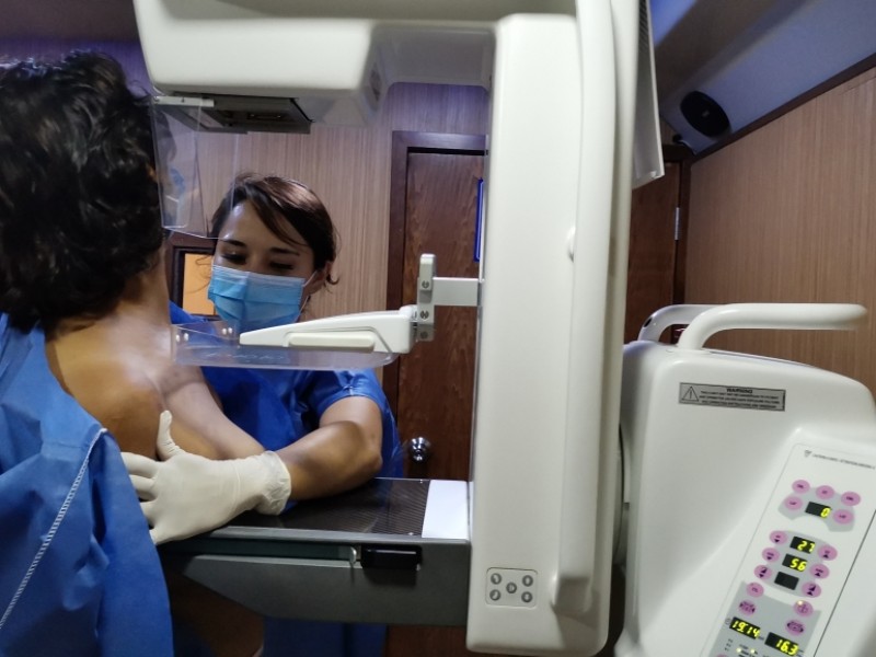 Llega mastógrafo móvil a Zihuatanejo para detectar cancer de mama