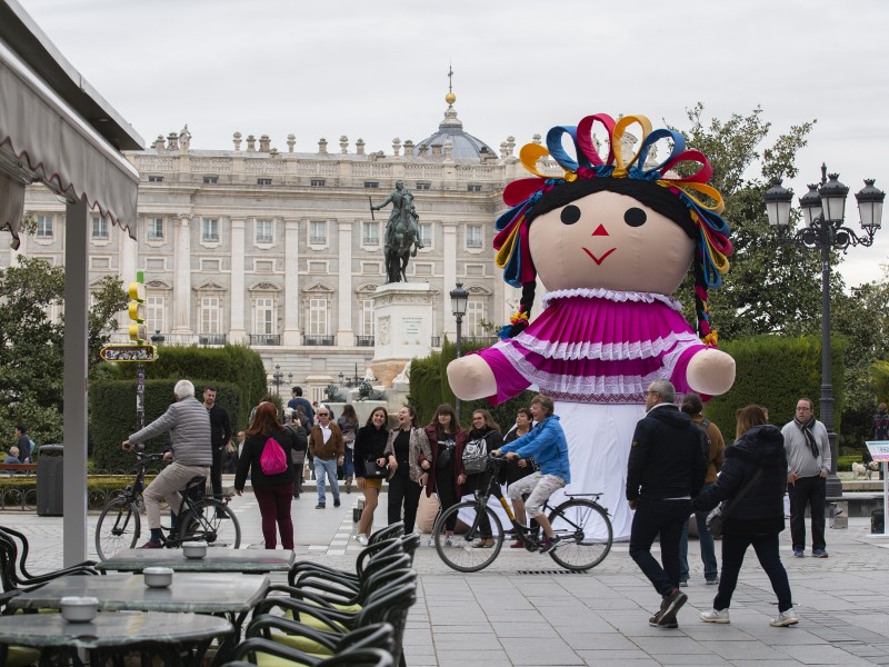 Llega muñeca artesanal indígena a España