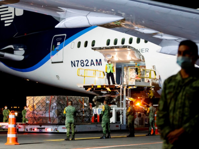 Llega otro avión con equipo medico a México