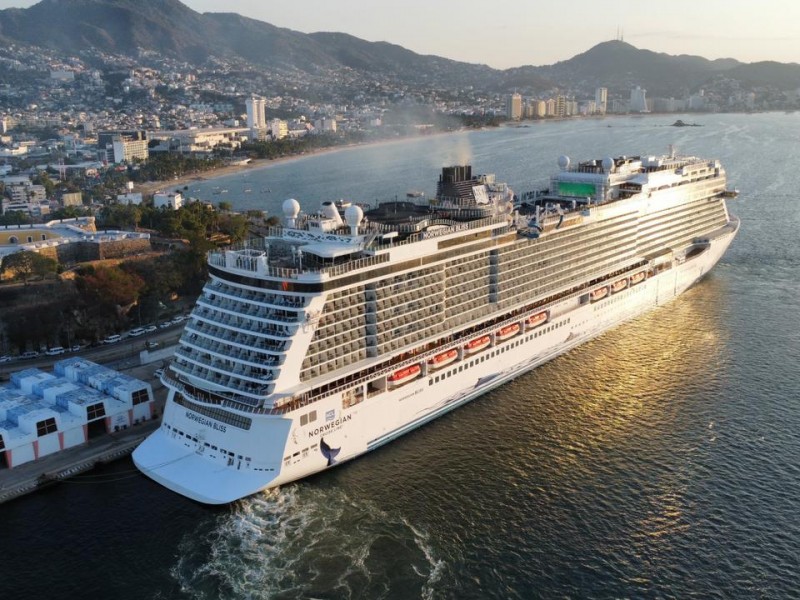 Llega otro crucero más al puerto de Acapulco