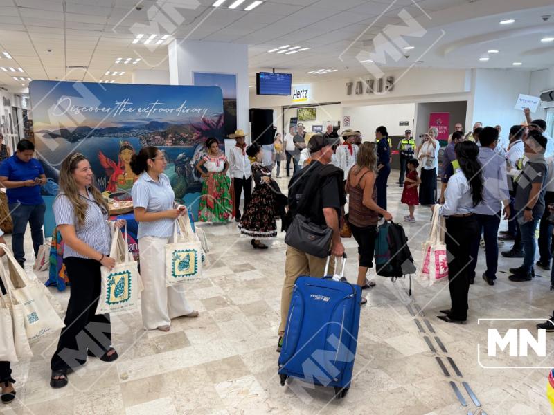 Llega primer vuelo canadiense de temporada invernal a Ixtapa-Zihuatanejo