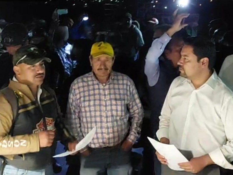 Llega subsecretario de gobernación a bloqueos Tepanco-Tlacotepec